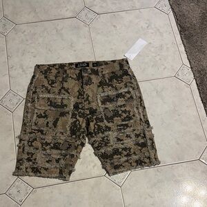 Rugged Camo Cargo Shorts for Men